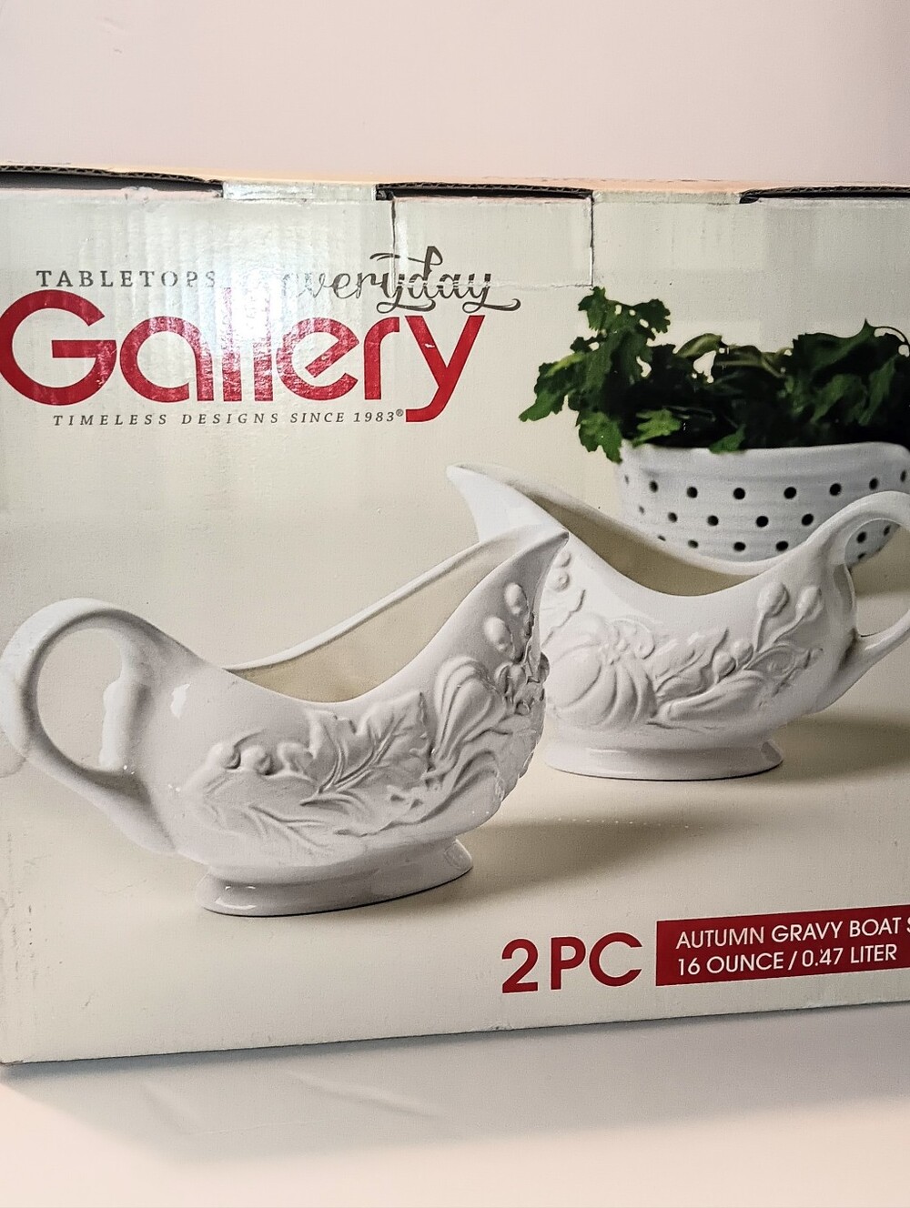 New In Box Gallery Vintage Lace Gravy Sauce Boat Linen Stoneware Set Of 2